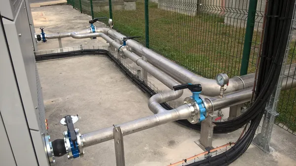 Réseau de tuyauterie inox installé en extérieur par AlloTubes